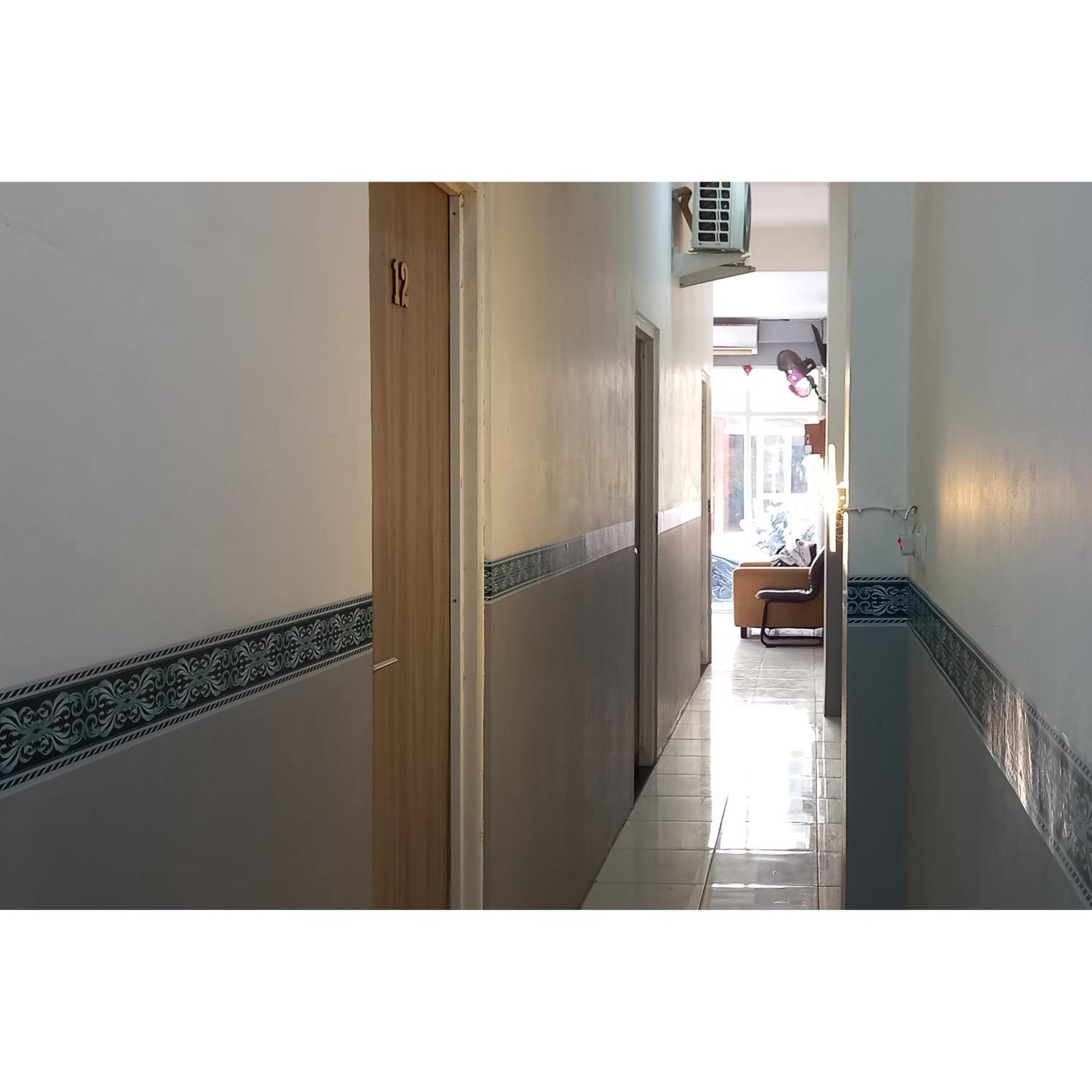 Reddoorz At Deluxe Hotel Near Terminal Purabaya Bungurasih Sidoarjo Exterior photo